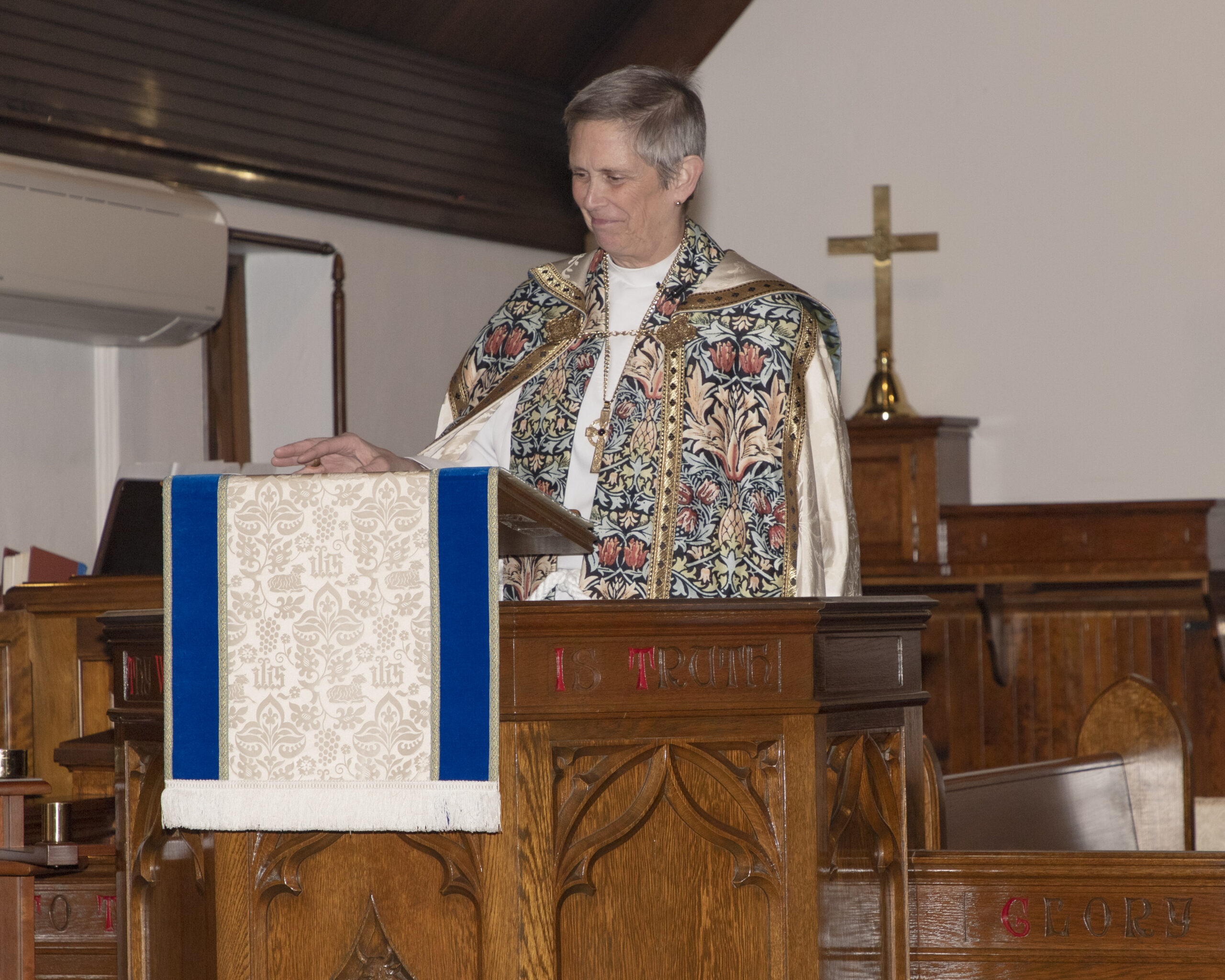 Bishop Scanlan preaches at Saint Luke